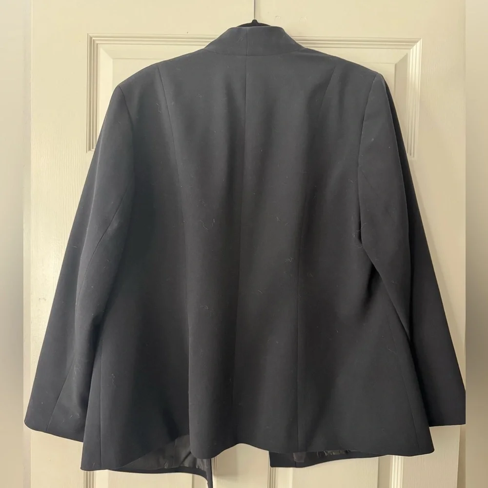 Jones Studio Classic Black Blazer - Picture 2 of 3